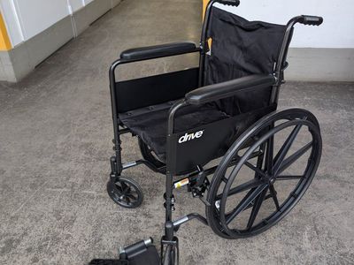 Drive Medical Lightweight Expedition Wheelchair - Black, Used Excellent Condition, Detachable Footrests