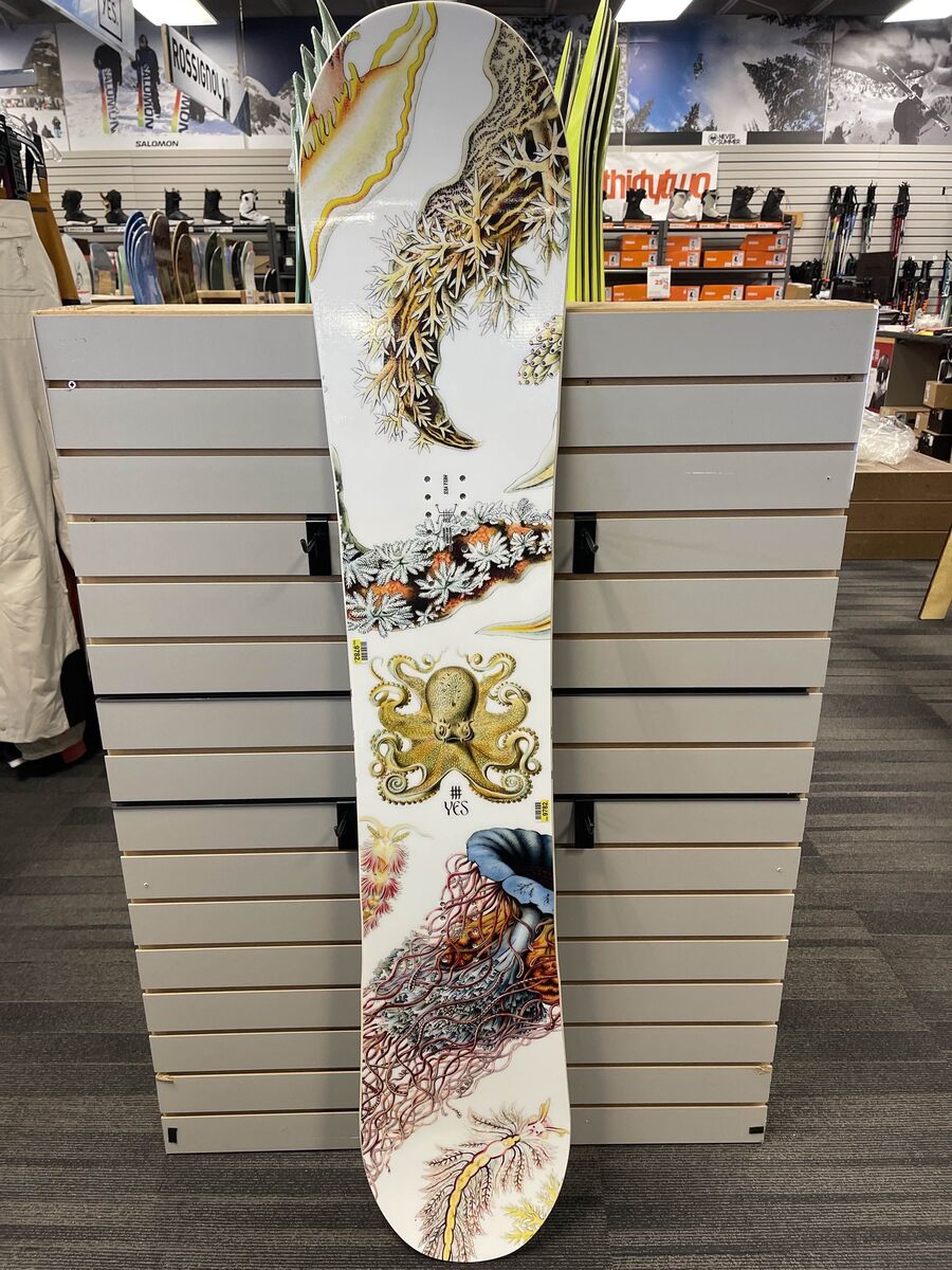 YES Hel Yes 152cm Snowboard - Used (2026)