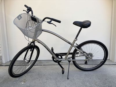 Townie 7-Speed Commuter Bike - Silver Aluminum Frame, Basket Included
