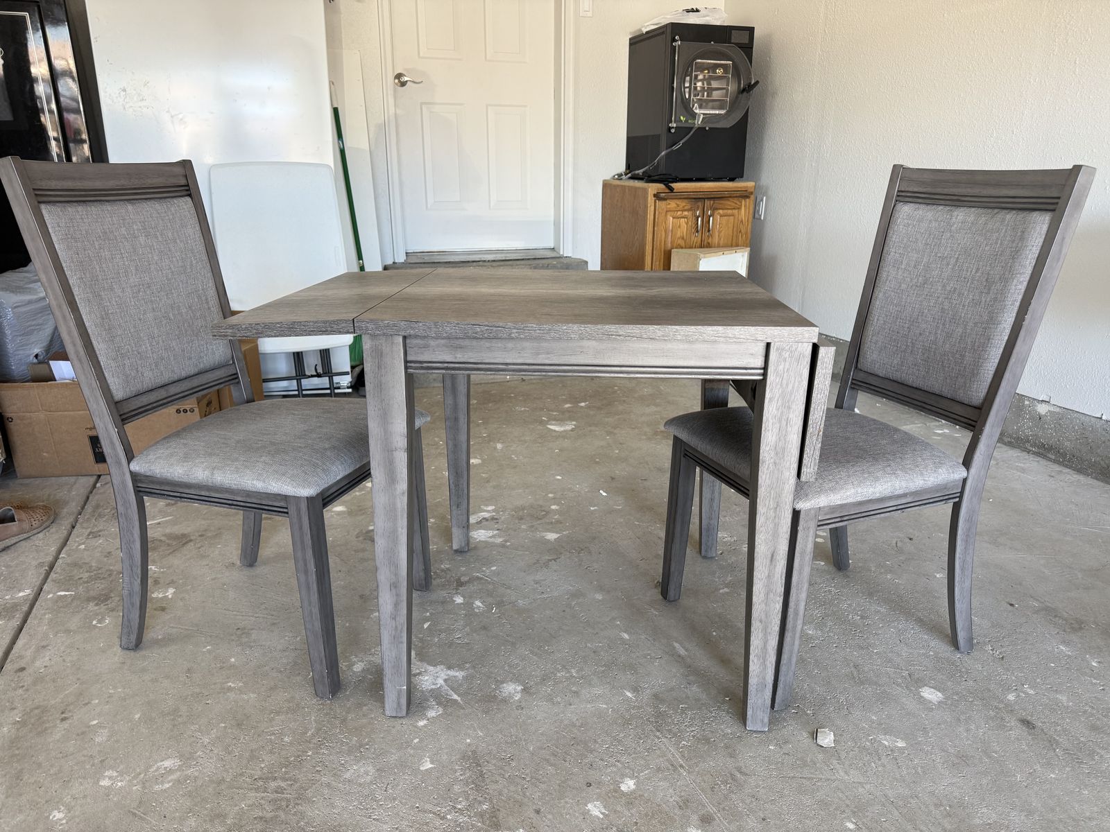 Kitch Table And Chairs