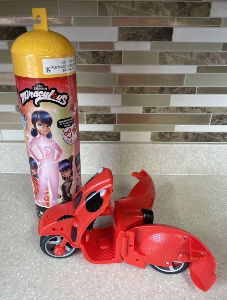 Ladybug Magic Heroez Transforming Doll& Scooter