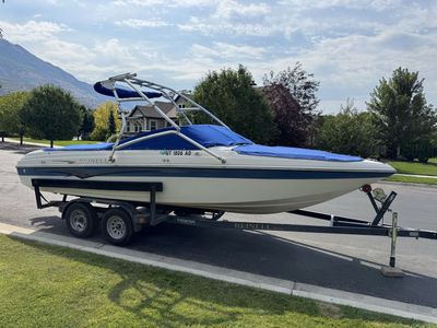 2004 Reinell 230 LSE – 5.7L Volvo Penta V8 – Seats 12+ – Wake Tower