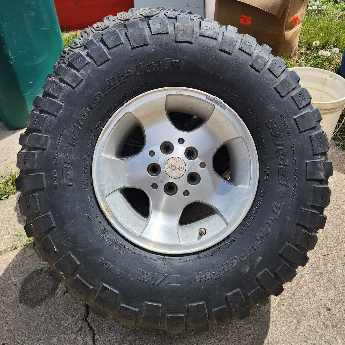 Jeep YJ wheel and BFG Mud Terrain tire