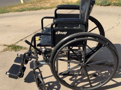Drive Medical Silver Sport 2 Wheelchair - 20″ seat Detachable Desk Arms,