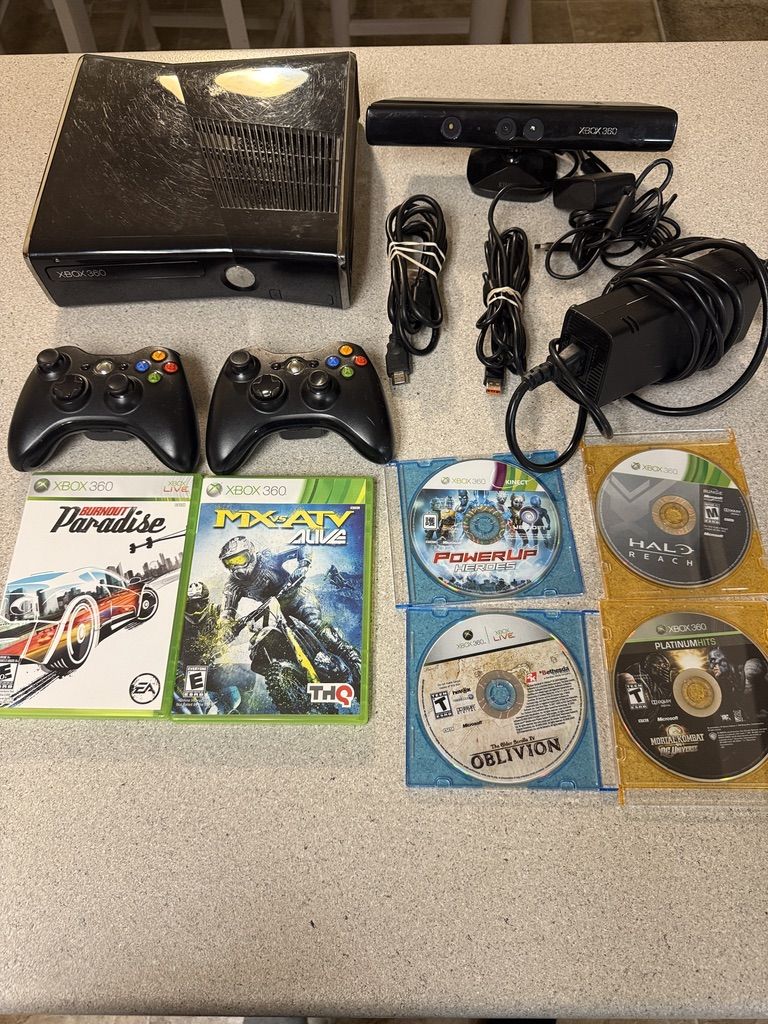 Microsoft XBOX 360 Slim Black 250GB + 2 Controllers, 6 Games, KINECT CAMERA
