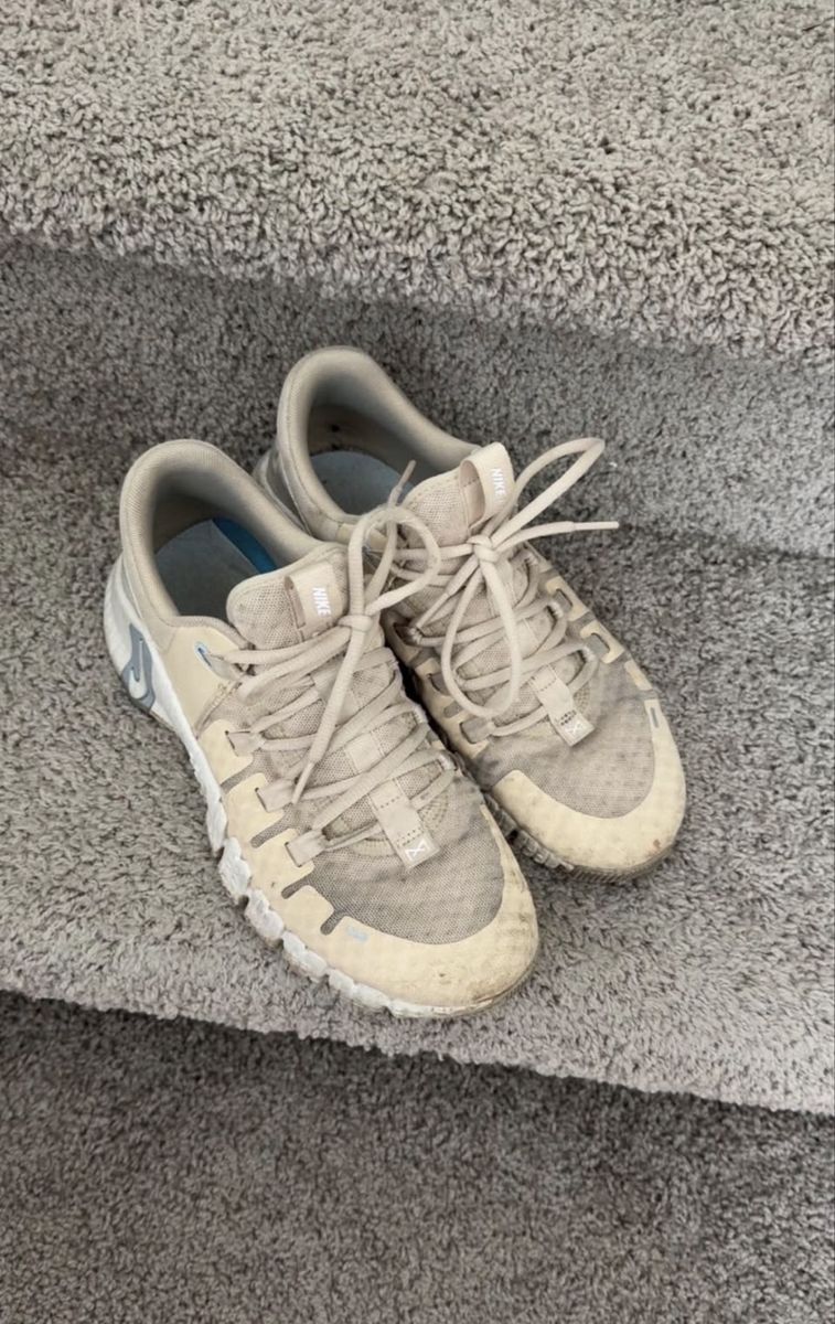 Women’s Nike shoe