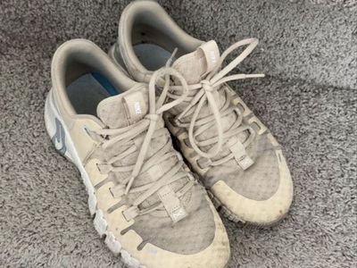 Women’s Nike shoe