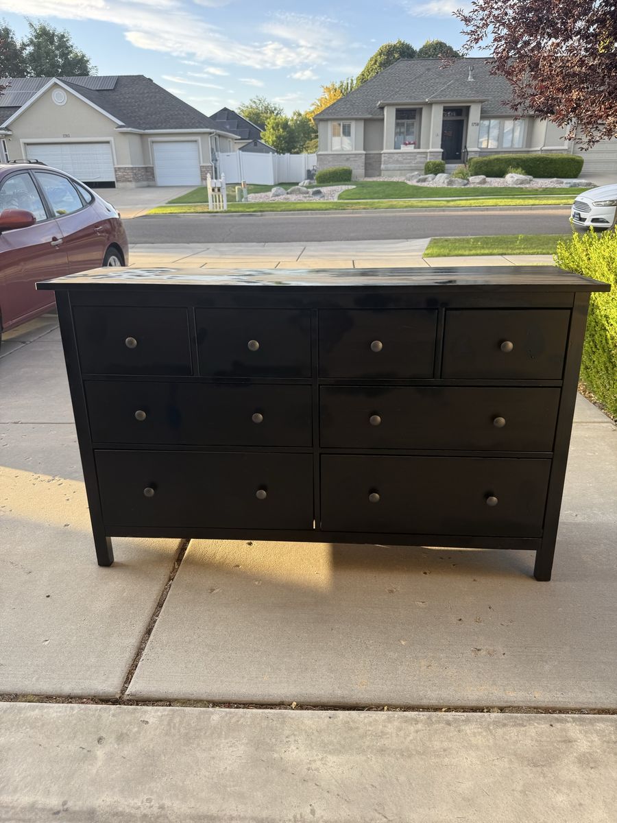 Black Wood Dresser with 7 Drawers - Spacious Storage for Bedroom or Living Area