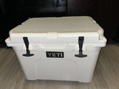NEW IN BOX YETI Tundra 35 Cooler White Bear Resistant