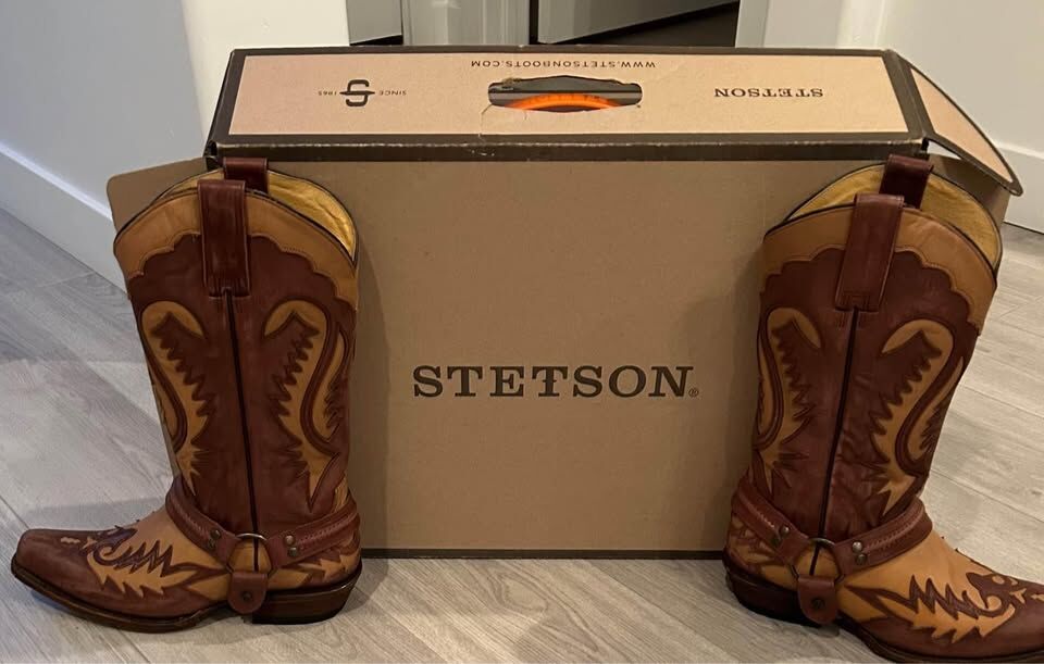 Stetson men’s cowboy brown leather boots. Size 9. Pick up and cash only.