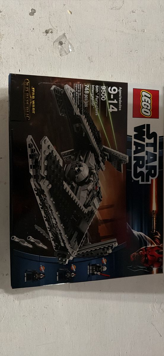 LEGO Star Wars 9500 Sith Fury-class Interceptor 748 Pcs New Sealed