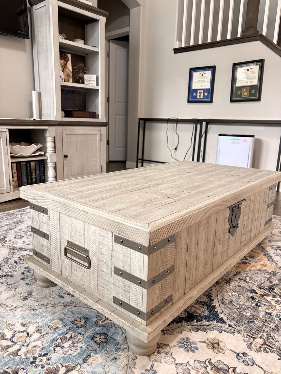 Rustic Farmhouse Lift-Top Coffee Table with Hidden Storage