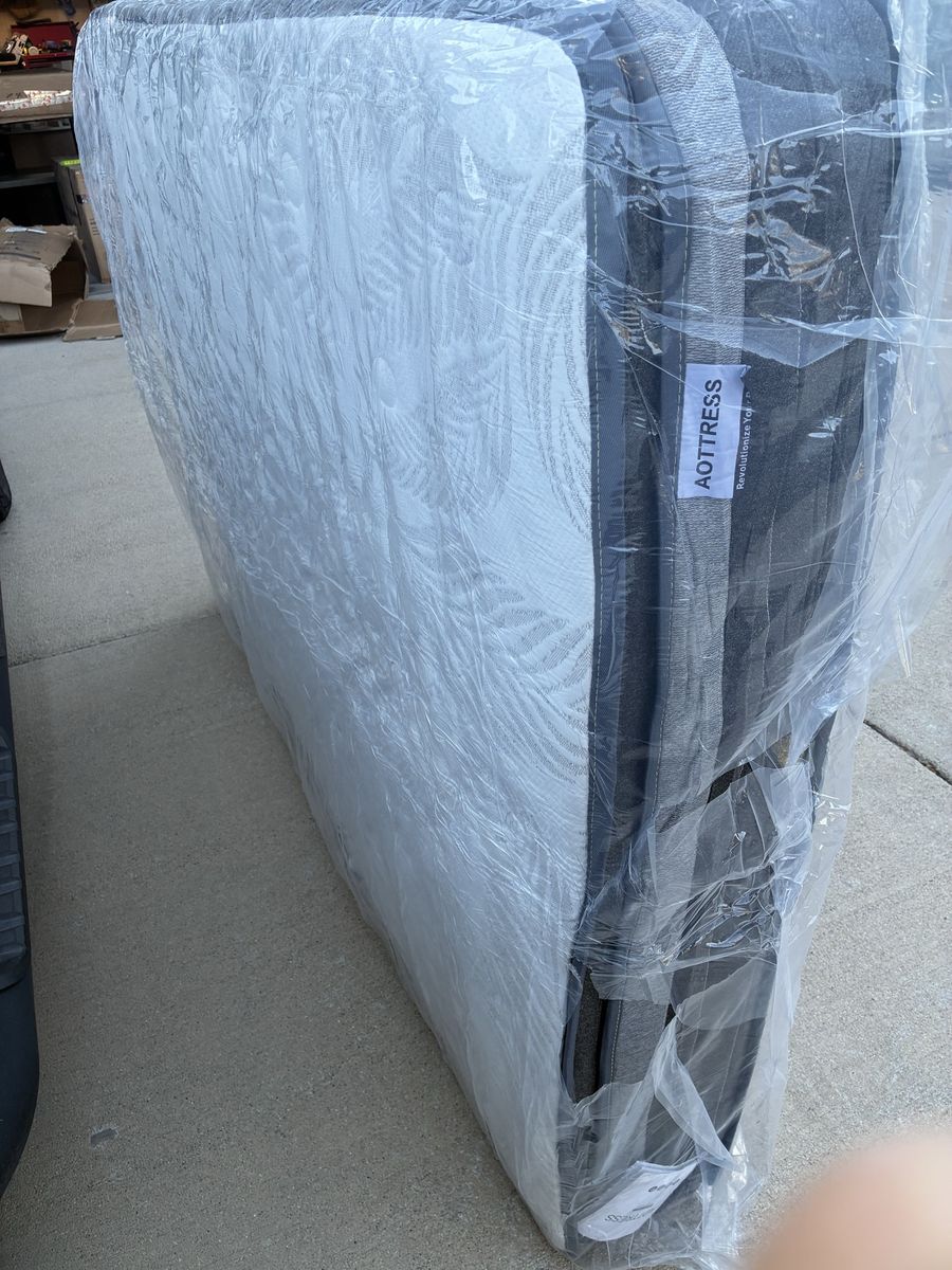 Full size AOTTRESS mattress