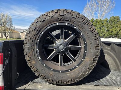 22" Fuel wheels and 37" Tires