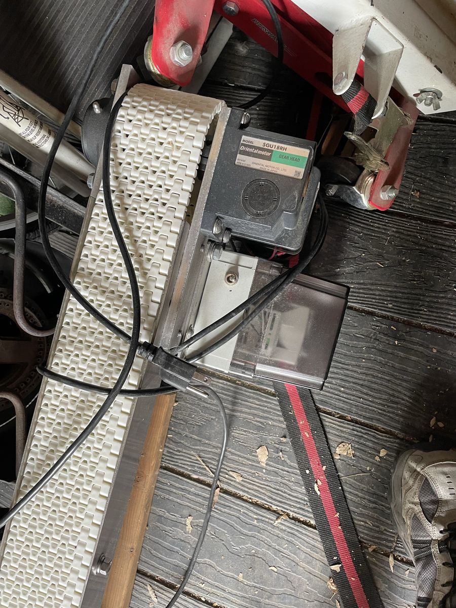 100in x 4in conveyor belt with phase control