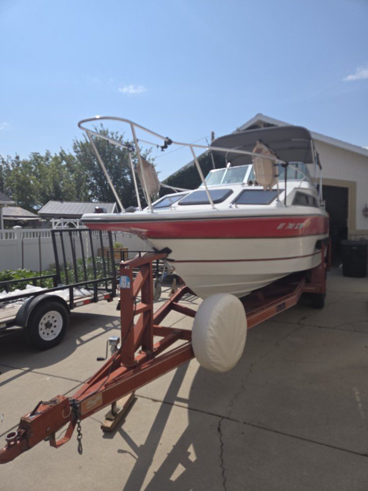 1989 Rinker Fiesta Vee 250 w/trailer