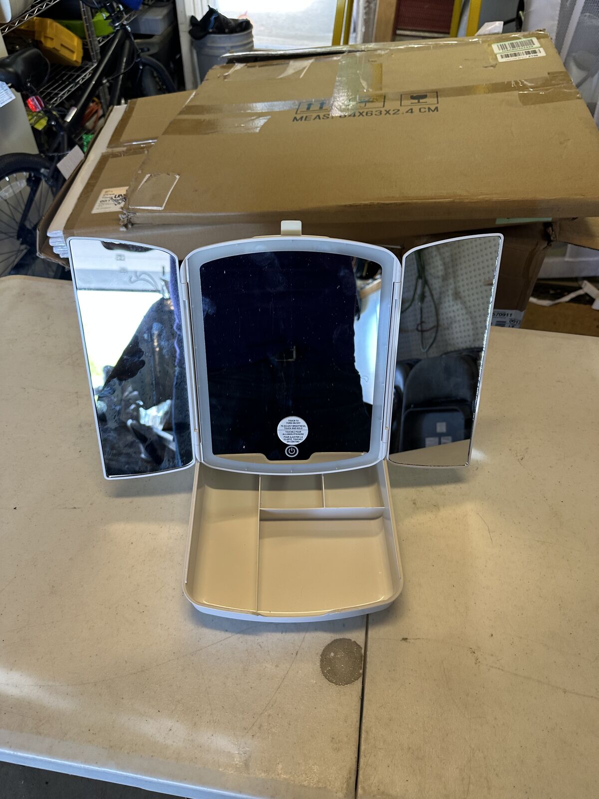 Tri-Fold Foldable Light-up Makeup Mirror with Storage Tray — New