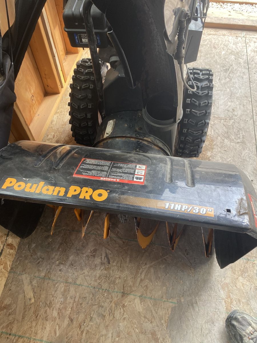 Free Snowblower Poulan Pro 11 HP 30"