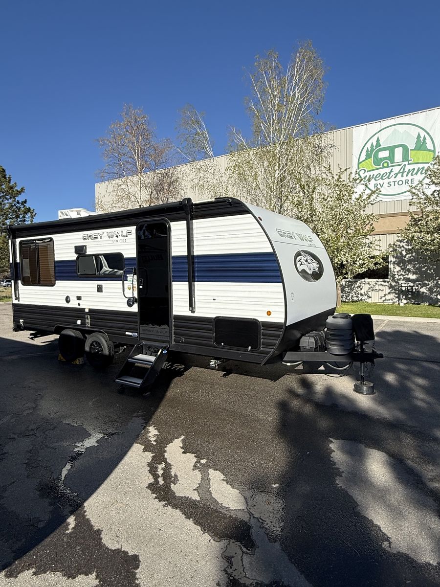 2024 Cherokee Grey Wolf 19SM Bunk Bunkhouse Travel Trailer with Bunks