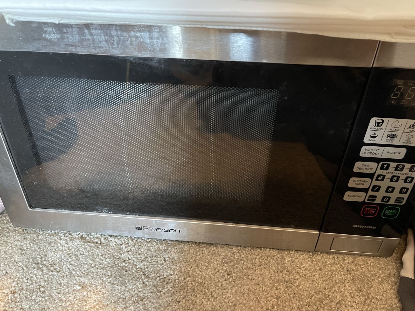 Emerson MW8119SBM 1.1 cu ft 1000W Countertop Microwave Oven - Stainless Steel