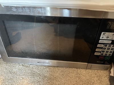 Emerson MW8119SBM 1.1 cu ft 1000W Countertop Microwave Oven - Stainless Steel
