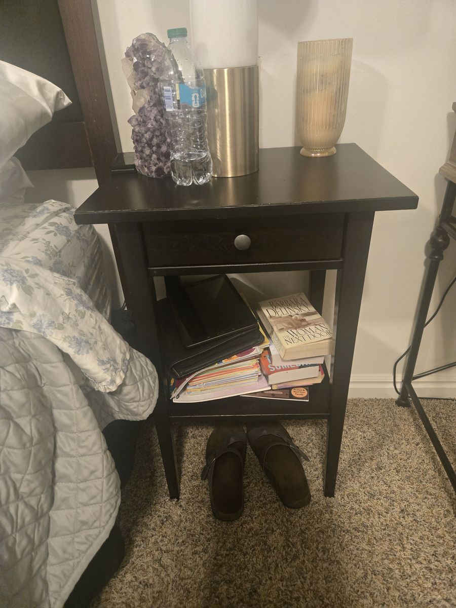 2 Night Stands