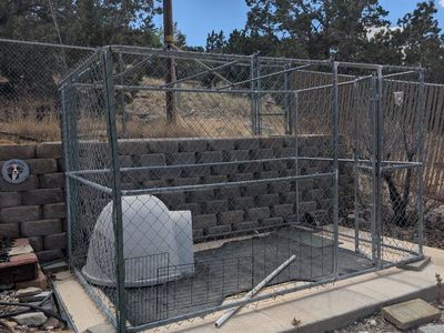 Large Outdoor Chain Link Dog Kennel. - Secure Pet Enclosure