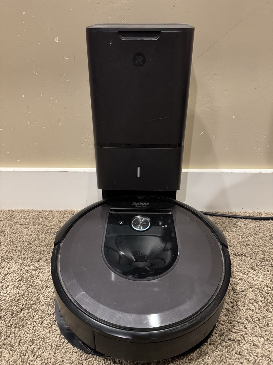 iRobot Roomba i7+ Robot Vacuum with Clean Base