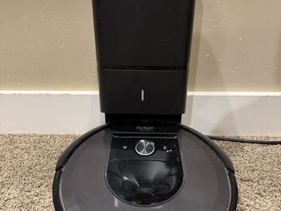iRobot Roomba i7+ Robot Vacuum with Clean Base
