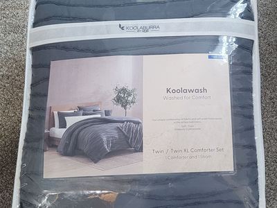 NEW Twin Dark Green Koolaburra comforter