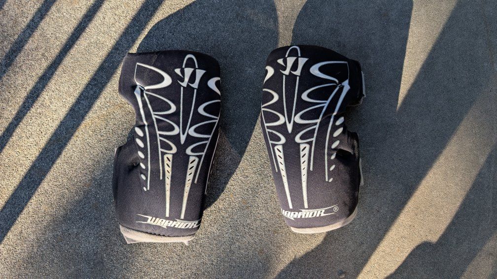 Used Warrior BLK/WHT AP Lacrosse Arm Pads/Guards - Adult Large, Black/White