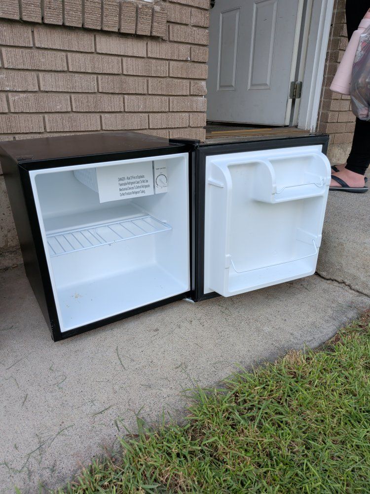 Sunbeam Mini Fridge Compact Refrigerator, Black, Excellent Condition