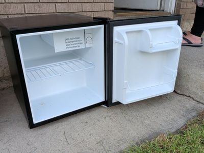 Sunbeam Mini Fridge Compact Refrigerator, Black, Excellent Condition