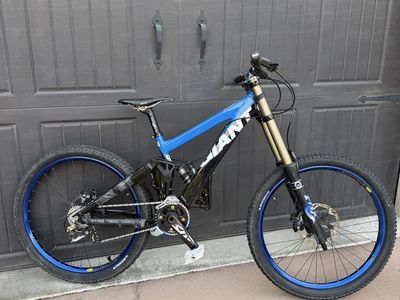 Giant Glory Downhill Bike – Size X Small / XS/SM