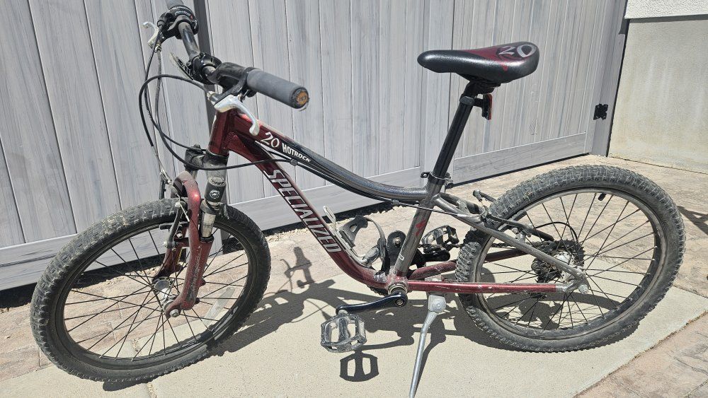 Specialized Hotrock 20" Kids Mountain Bike - Red/Grey - 7-Speed