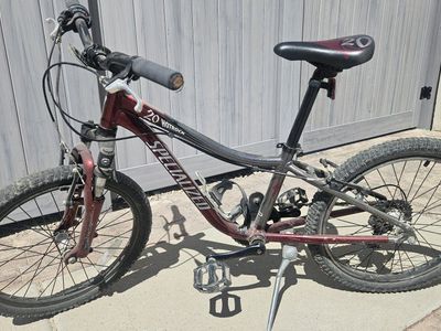 Specialized Hotrock 20" Kids Mountain Bike - Red/Grey - 7-Speed