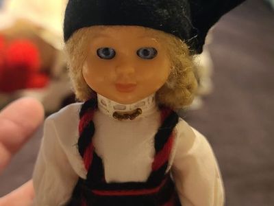 Vintage Rønnaug Petterssen Doll – Norwegian Setesdal Bunad, 1960s