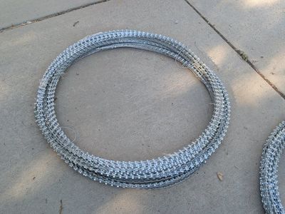 New Razor Wire Barbed Wire Fencing Galvanized Steel Security Concertina Fence