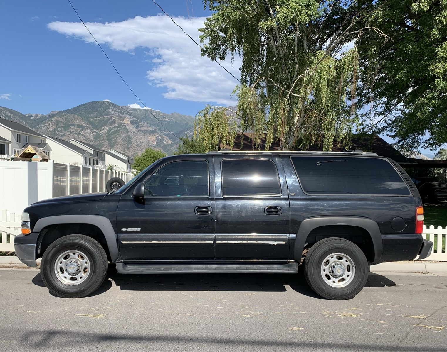 2000 Chevy Suburban 2500 *Part Out* GMT800 4x4