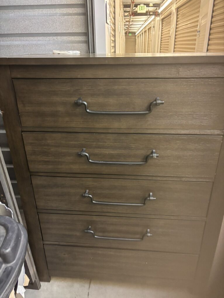 5 Drawer Chest -- Lane Home Furnishings