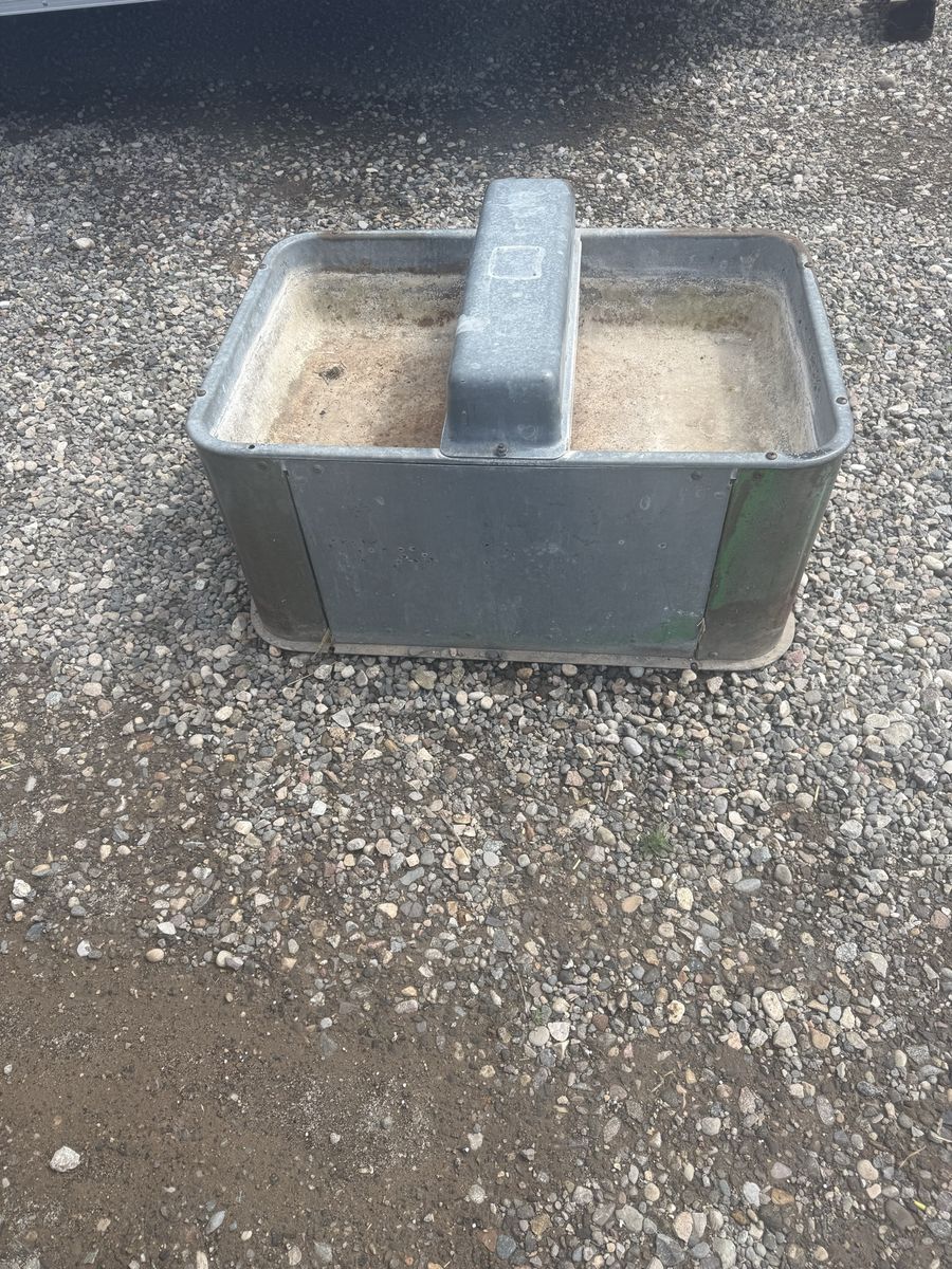 Automatic stock water
