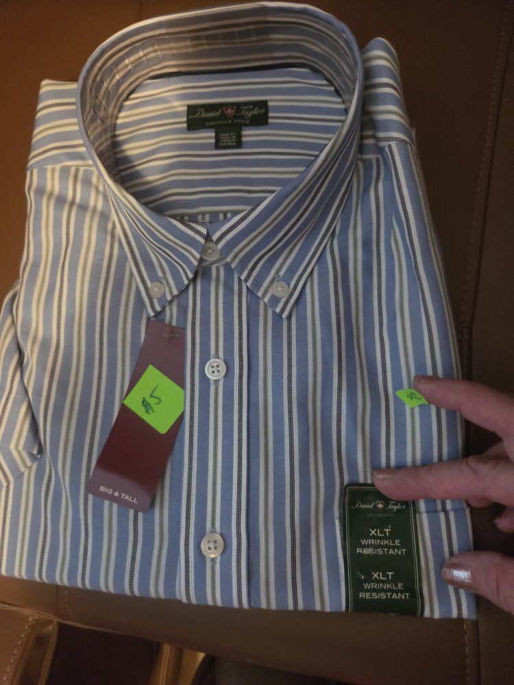 New David Taylor Men's XLT Wrinkle Resistant Short Sleeve Button-Down Shirt, Blue Striped