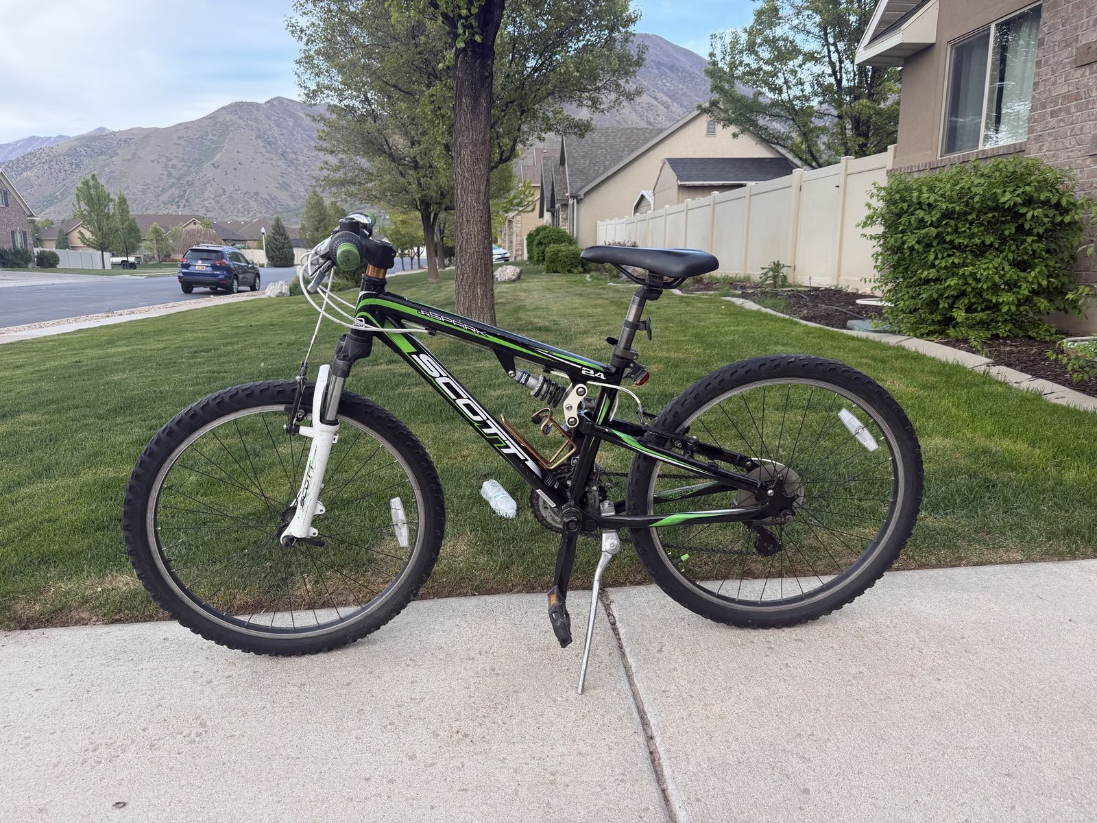 Boys 24” Scott Spark Mountain Bike