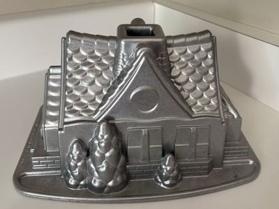 Nordic Ware Gingerbread House Bundt Pan Cast Aluminum