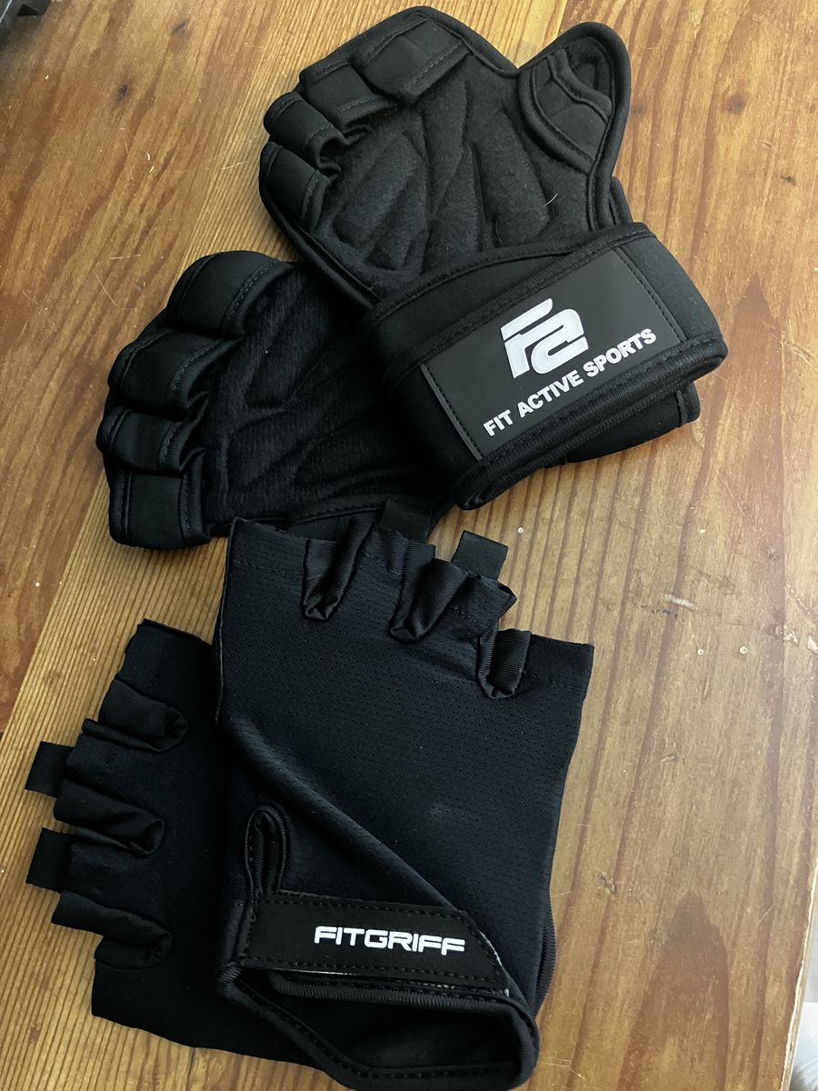 Weightlifting gloves