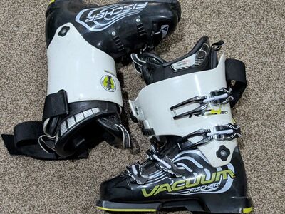 Fischer RC4 130 Vacuum Men's 308mm (8.5) Ski Boots