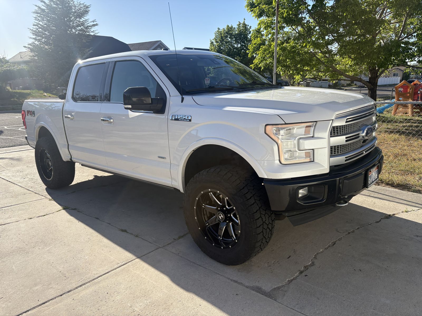 2017 Ford F-150 Platinum 4x4 – Fully Loaded