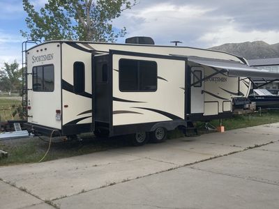 2017 5th wheel camp trailer