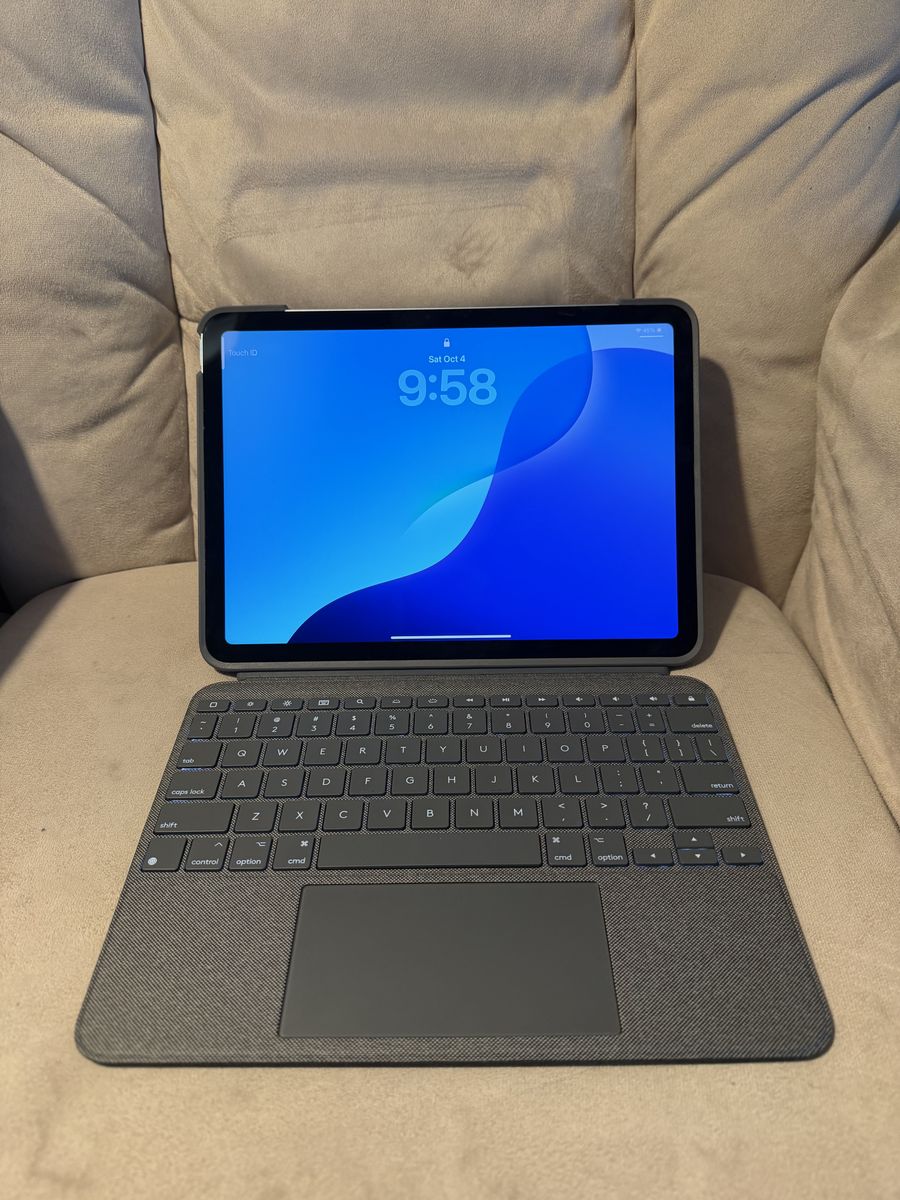 $600 iPad Air M3 11 With Logitech Keyboard