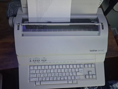 Brother EM-530 Electronic Daisy Wheel Typewriter